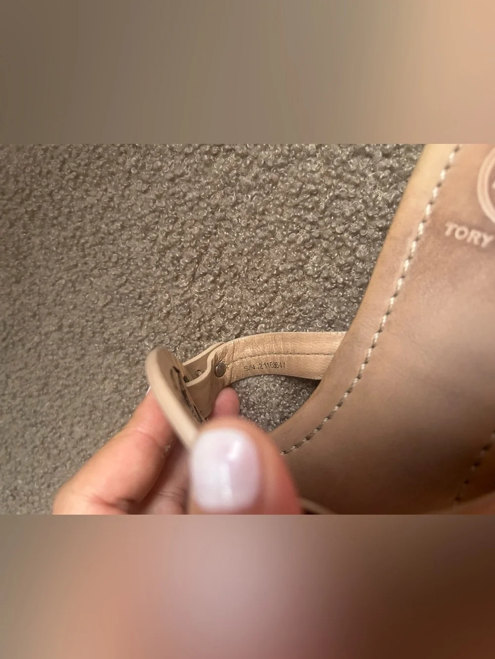 Tory Burch Leather Logo Thong Sandals in Tan size 6.5